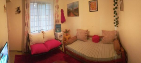 1 BD TRM Drive. WiFi & DSTV. Spacious & Quiet. Discrete location. Flowing Water & Reliable Power.
